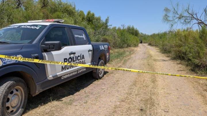 Hallan encobijado en brecha cerca de Leones