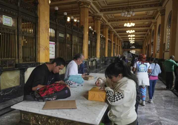 México suspende envíos postales a EE.UU. por fin de exención arancelaria bajo política de Trump
