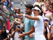 Empezó el novedoso dobles mixto del US Open: temprana eliminación para Alcaraz y Raducanu, la pareja que levantó suspiros en las redes