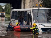 Realizan rescate de personas en la carretera 200