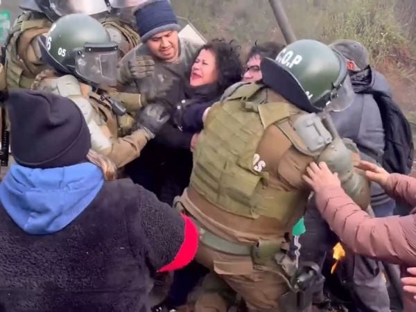 Dos detenidos en desalojo de campamento en Curanilahue
