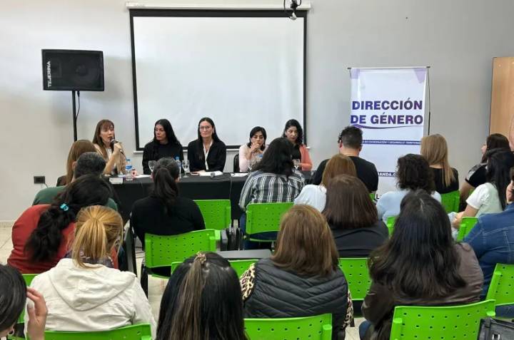Mujeres que se destacan en diferentes ámbitos brindaron una charla en la 3er Feria Municipal del Libro