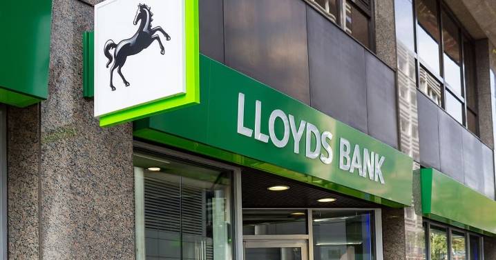 Lloyds Bank paying free £150 into customers' accounts