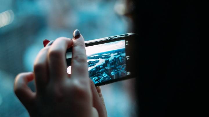 New Huawei Phones Capable of Taking 'Totally Amazing Photos' of their Own Executive's Arrest and Extradition!