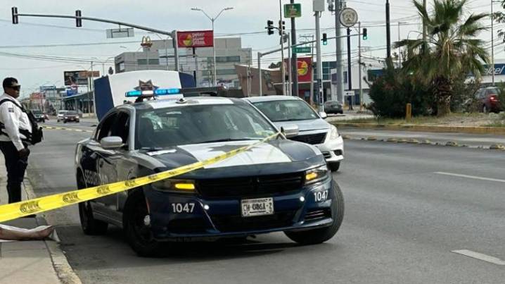 Encuentran a hombre sin vida en banqueta de la Tecnológico
