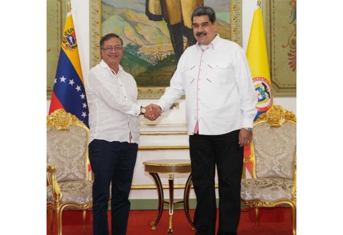 Maduro agradeció a Petro por ordenar un despliegue militar en la frontera