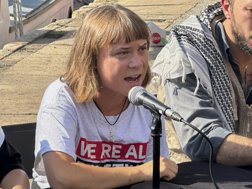 Barcos con ayuda humanitaria, activistas y celebridades zarparán hacia Gaza desde Barcelona