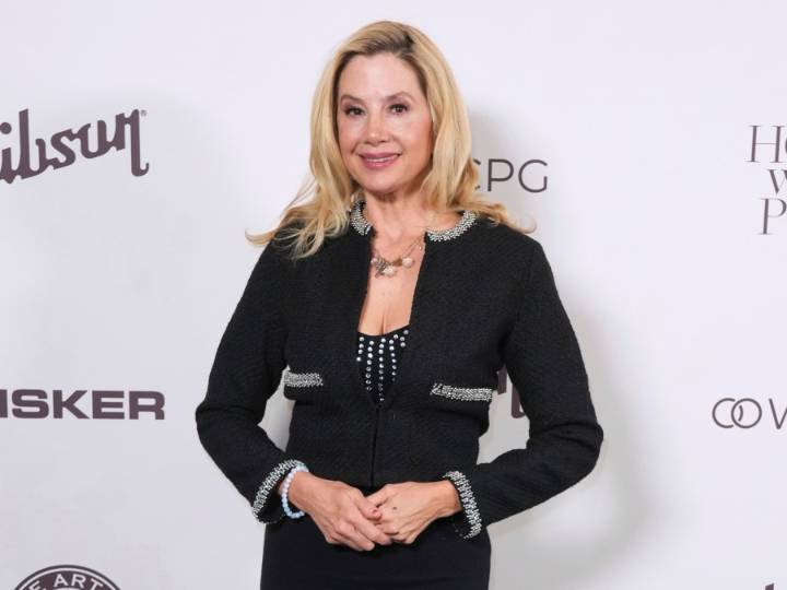 Mira Sorvino to star as Roxie Hart in 'Chicago' on Broadway