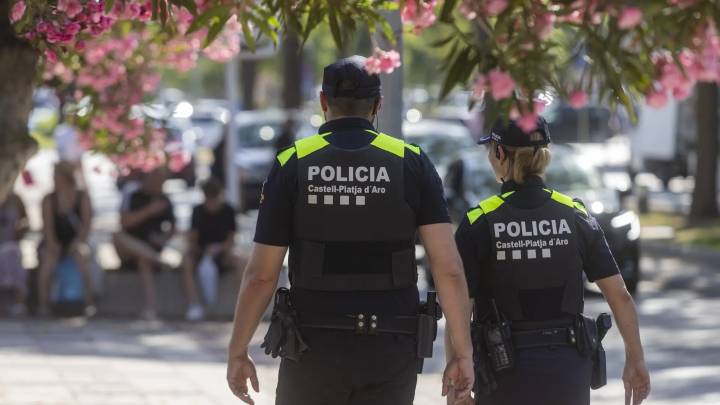 Detenido un hombre en Platja d'Aro por arrojar una mesa contra un niño de 5 años
