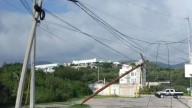 Tepeji: Cierran calle por poste de telefonía a punto de caer
