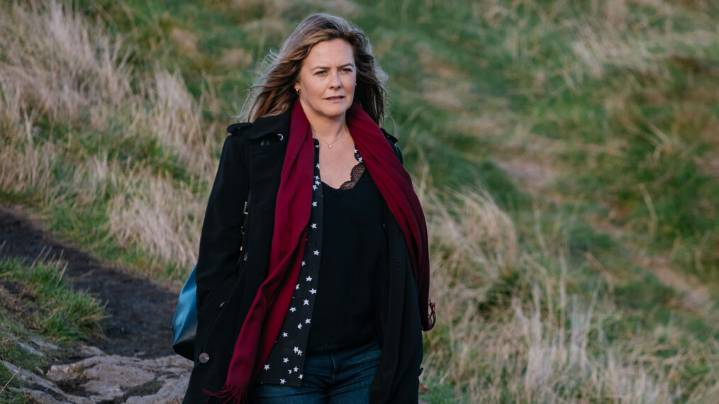'Irish Blood' Star Alicia Silverstone Teases a Dark Family Mystery at the Heart of Acorn TV's Cozy New Series