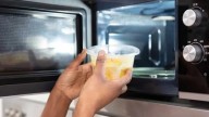 ¡Cuidado! Estas comidas que no debes calentar en el microondas