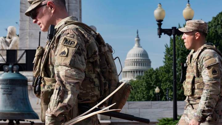 Jefa de policía de DC acuerda reforzar cooperación con agentes federales de inmigración