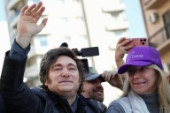 En medio del escándalo de los audios, Milei busca enfocarse en la campaña y prevé realizar seis recorridas en la Provincia