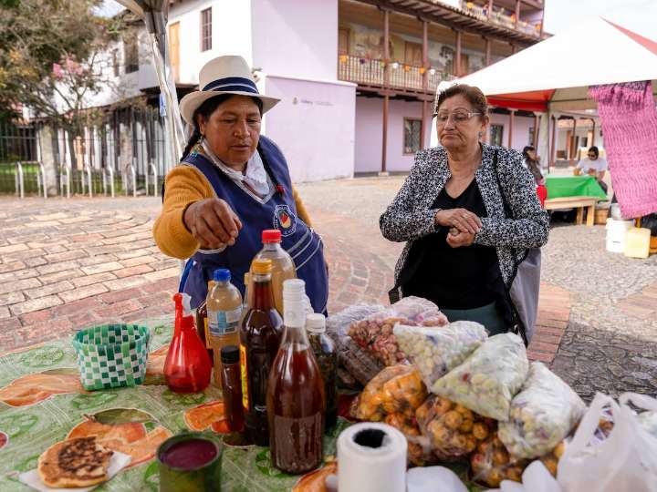 De la cosecha al restaurante: las mujeres ecuatorianas que revitalizan la chicha