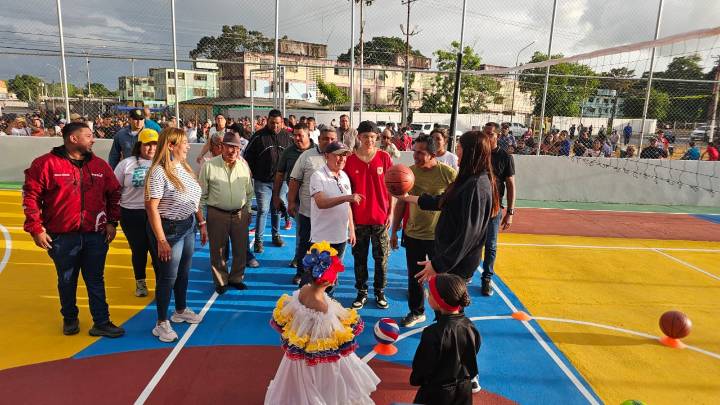 Inauguran la cancha José David Miranda en Los Bloques