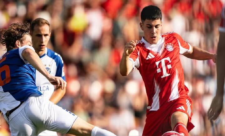 Felipe Chávez debuta como titular en amistoso del Bayern Múnich contra Grasshopper