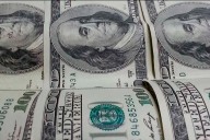 El dólar oficial cayó a $1.300 y marcó una baja del 5,4% en 10 días