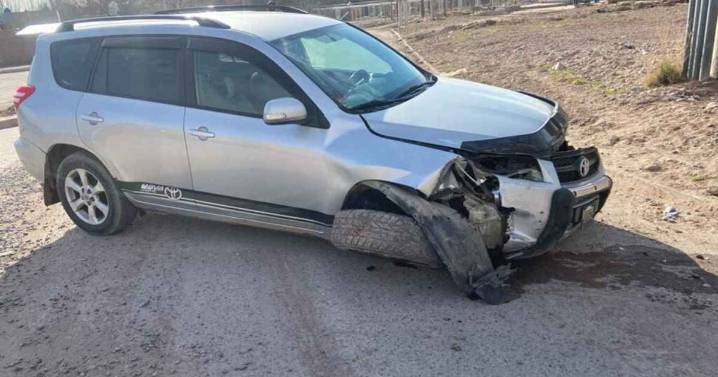 Manejaba con 2,54 gramos de alcohol en sangre en Centenario y chocó contra un poste