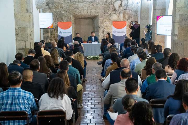 Abogados del gobierno reciben capacitación