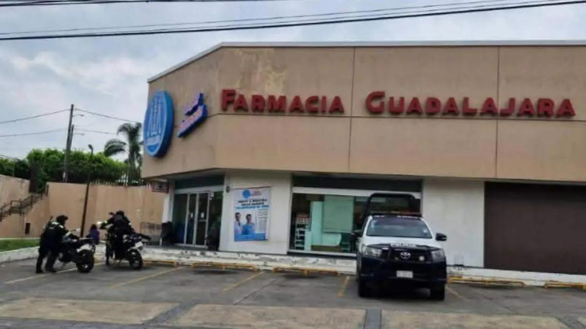 Sujeto armado asalta a trabajadores de una farmacia, en Córdoba