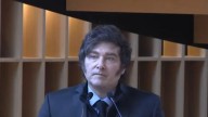 Nuevamente, Milei evitó el escándalo de las coimas en un acto público: "No me importa..."