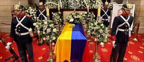 Miles despiden en Bogotá al senador Miguel Uribe Turbay