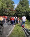 AUTOBÚS DE LA LÍNEA FUTURA VOLCÓ Y CAYÓ EN UN BARRANCO EN HUAUCHINANGO, PUEBLA