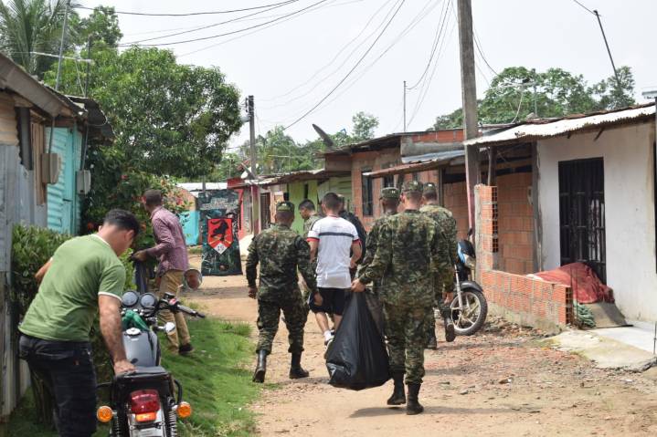 Ejército Nacional lideró jornada ambiental en el barrio Araza de San José del Guaviare