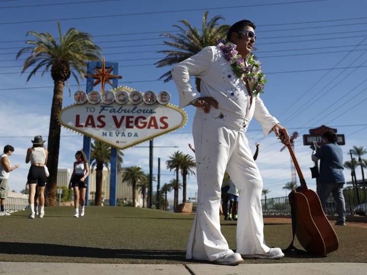 Fewer Canadians visiting Las Vegas this summer amid Trump trade war