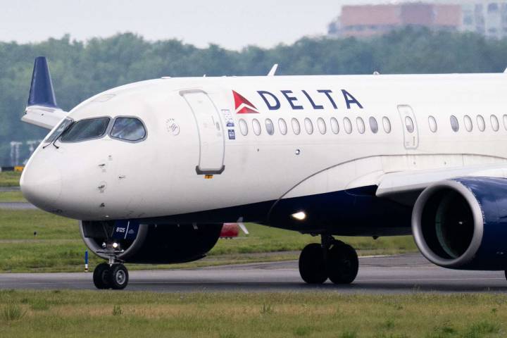 Delta Plane Carrying 192 Passengers Clips Another Aircraft at Atlanta Airport