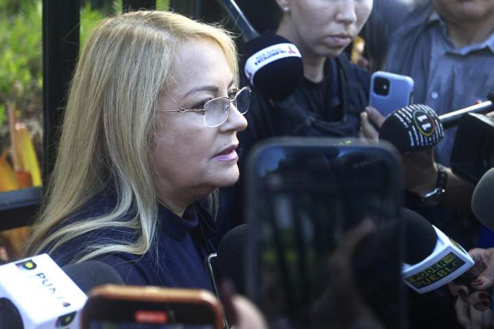 Exgobernadora de Puerto Rico dice que no hubo soborno y confió en personas de su entorno