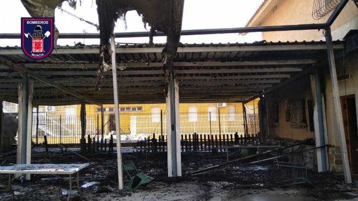 Extinguido el incendio en la peña huertana La Crilla, en Puente Tocinos