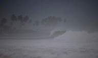 El huracán Erin se debilita a categoría 2