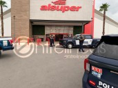 Arrestan a pareja saliendo de tienda Alsuper Fuentes Mares; andaban en auto robado