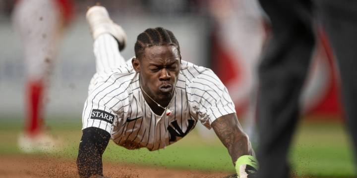 Yankees lose to Red Sox in sloppy series opener