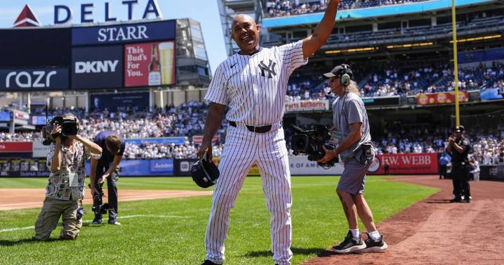 Mariano Rivera sustains what Clemens says was an Achilles injury in Yankees Old