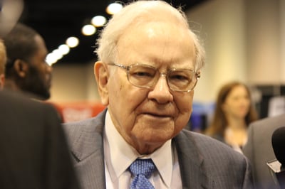 Warren Buffett Just Sold $1.2 Billion of This Internet Monopoly After a 48% Gain in 2025. Should You Follow His Lead?