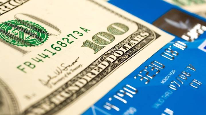 Dólar oficial y dólar tarjeta: banco por banco, a cuánto cotizan este martes 12 de agosto