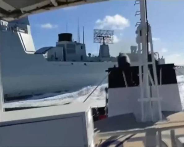 Buques chocan con barco en persecución en China