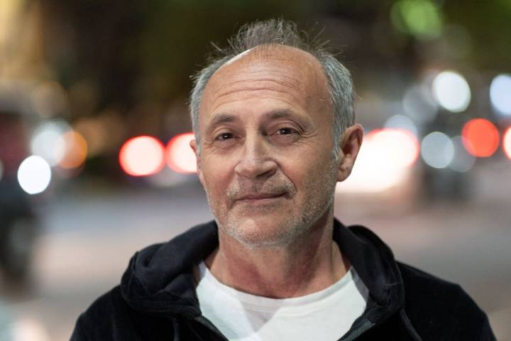Entrevista. Juan José Becerra: “Una persona que lee un libro completo hoy es un héroe”