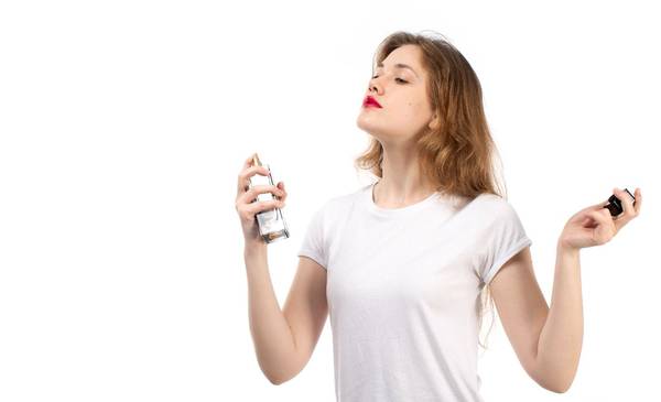 Sorpresa por los perfumes top de menos de 50 dólares, según la IA