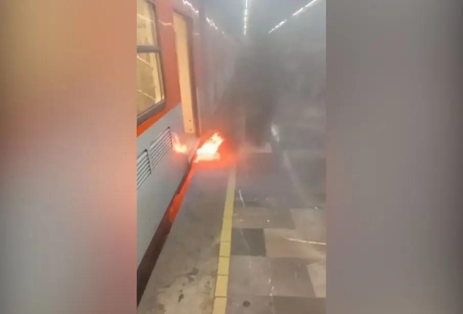 VIDEO: Cortocircuito provoca incendio y retrasos en la Línea 7 del Metro CDMX en estación Tacubaya