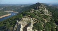 Ecologistas Extremadura va con todo contra la caza y suelta de perros en Monfragüe