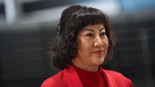 Hudson's Bay wants to sell leases to billionaire to appease lender's cash demands, landlords charge
