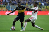 Luis Advíncula después de casi un mes jugó con la camiseta de Boca Juniors
