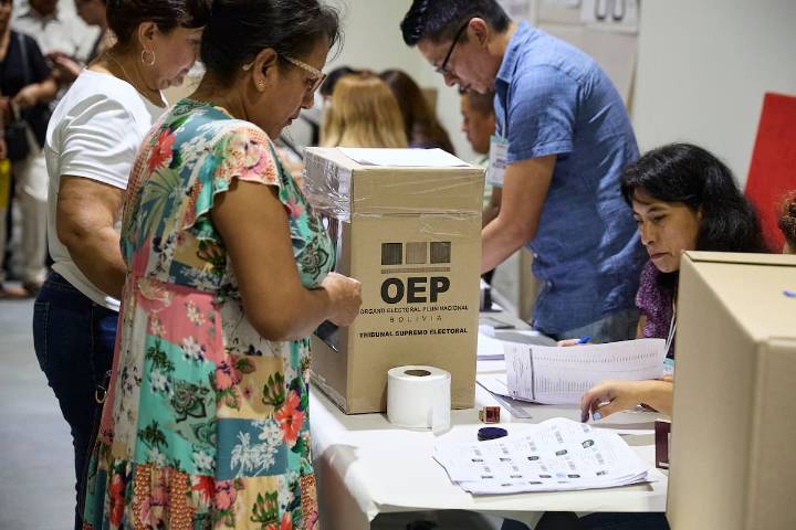 Bolivia: arrancan las elecciones para definir presidente y renovar Congreso
