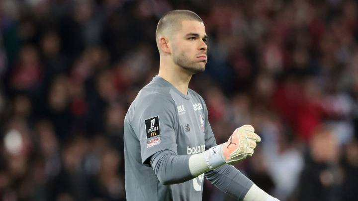PSG sign goalkeeper Chevalier to replace Donnarumma