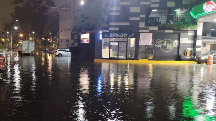 Dejan lluvias y granizo en 41 encharcamientos y 5 árboles caídos en CDMX