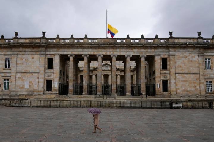Colombian senator and presidential hopeful dies 2 months after shooting